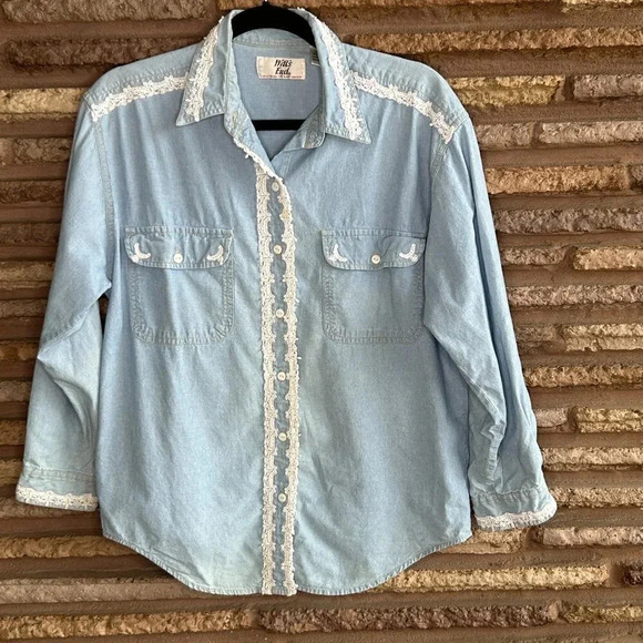 Witts End Vintage Light Denim Chambray Lace Trim Button Front Shirt Size Small - Picture 8 of 8